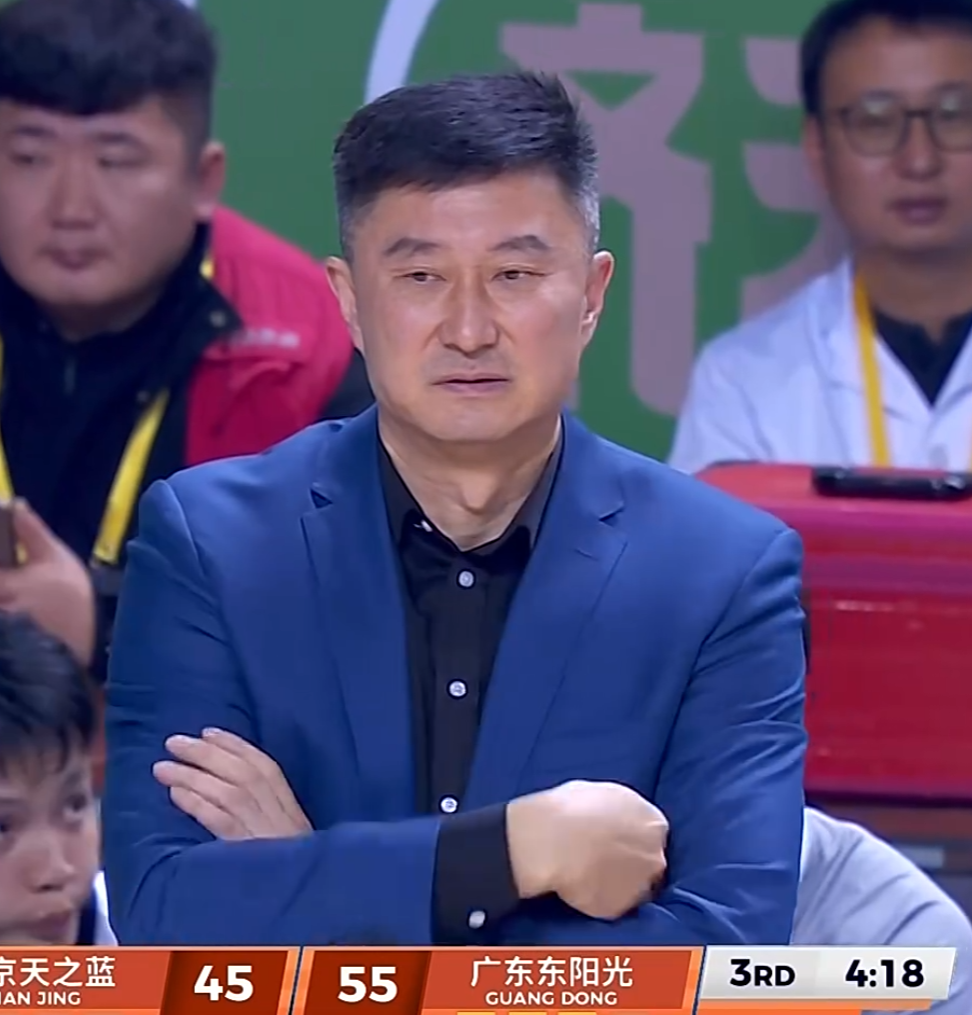 皇冠体育登录入口-广东3消息！杜锋落选最佳教练，徐昕深夜发声，杜润旺合同将到期